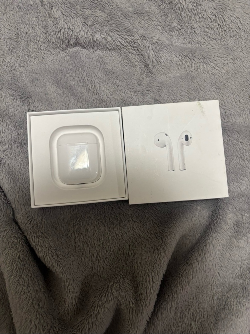 Apple White Wireless Earbuds with Charging Case